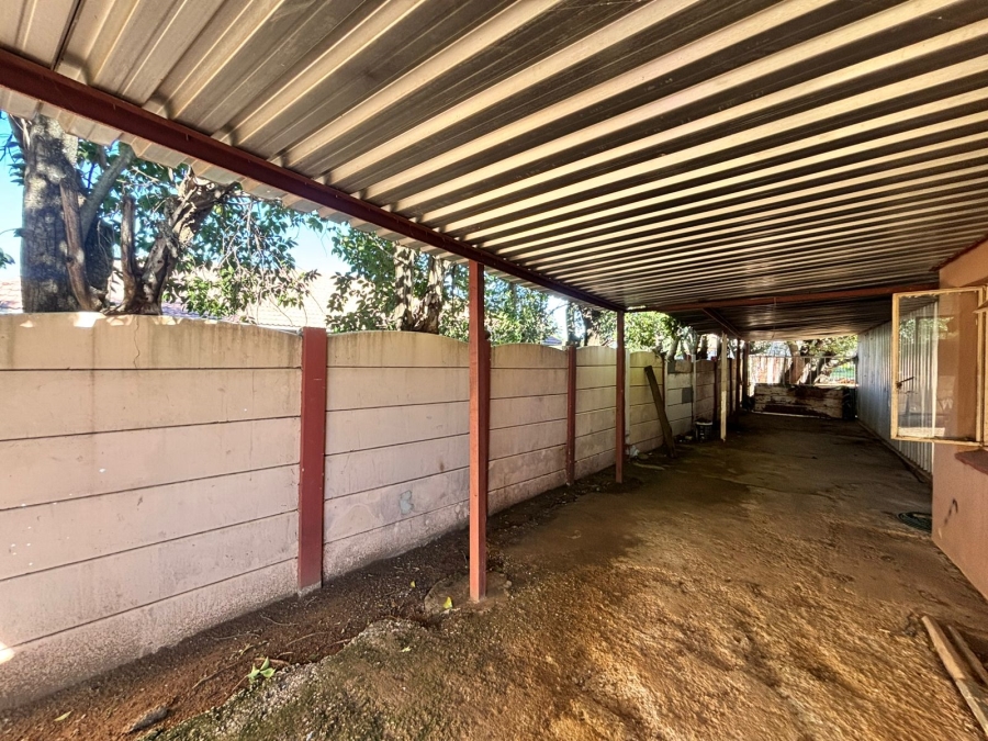 6 Bedroom Property for Sale in Songloed North West